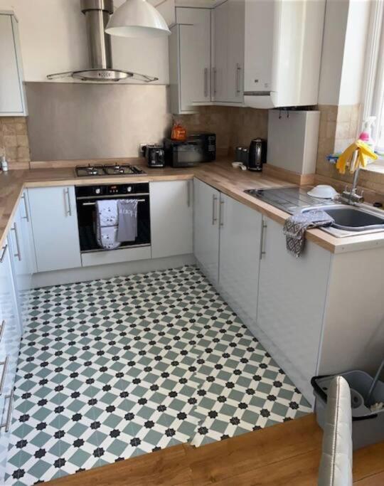 3 Double Bedroomed Flat, Acton. London, Uk Exterior photo